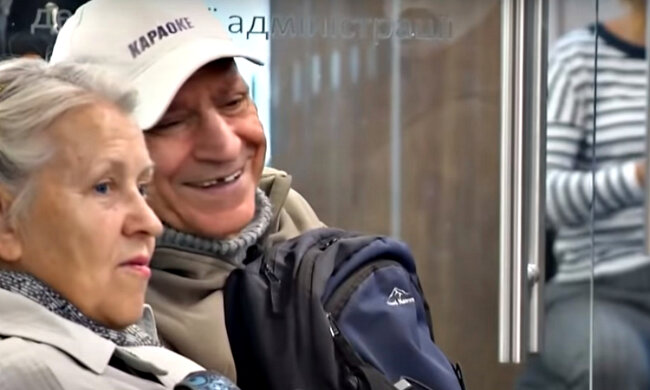 У черзі за соцдопомогою. Фото: скріншот YouTube-відео.